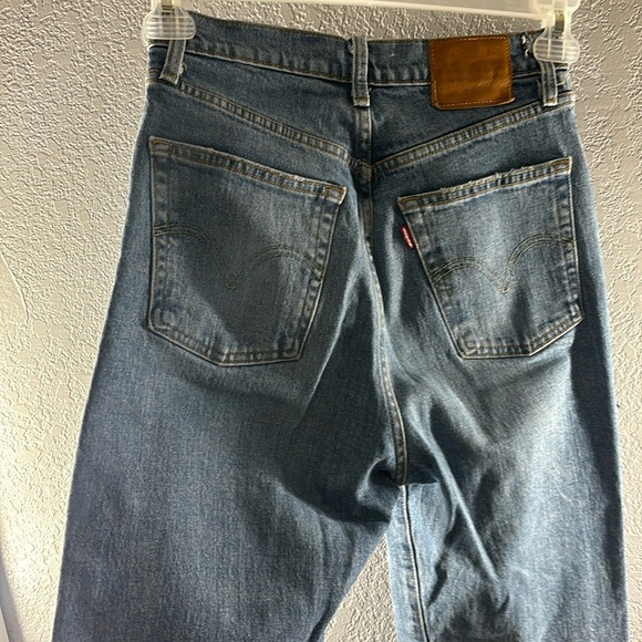 Levi’s Ribcage Straight Ankle in Haters Gonna Hate Wash - Picture 12 of 15